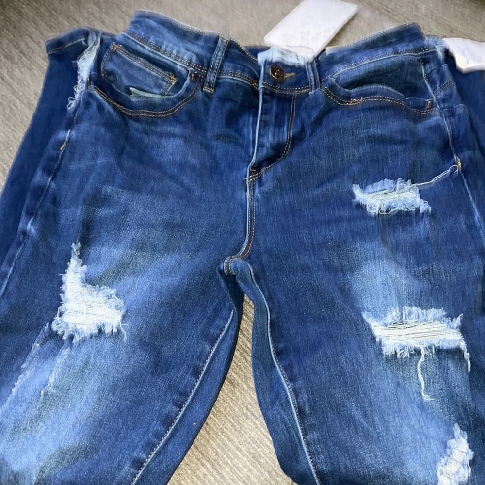 Size 5/6 high waist push up ankle length ripped jeans